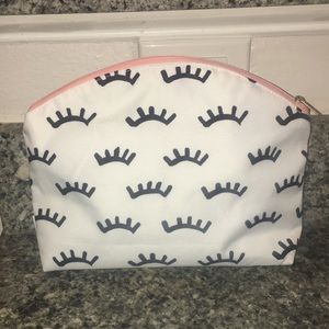 Adorable "lash" bag